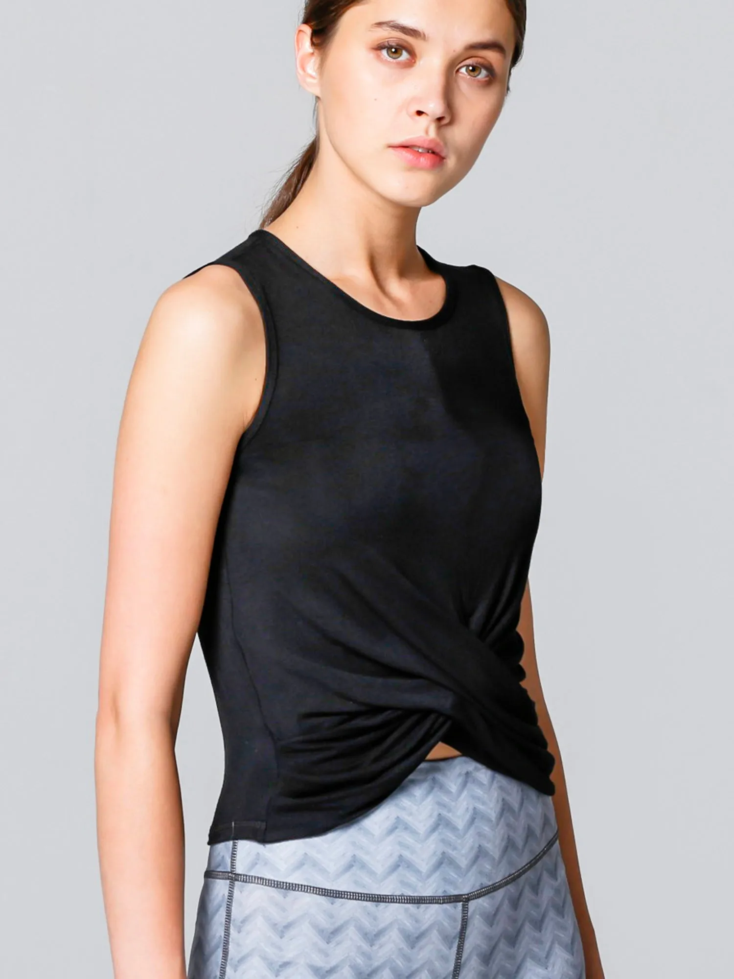 CROPPED MUSCLE TANK