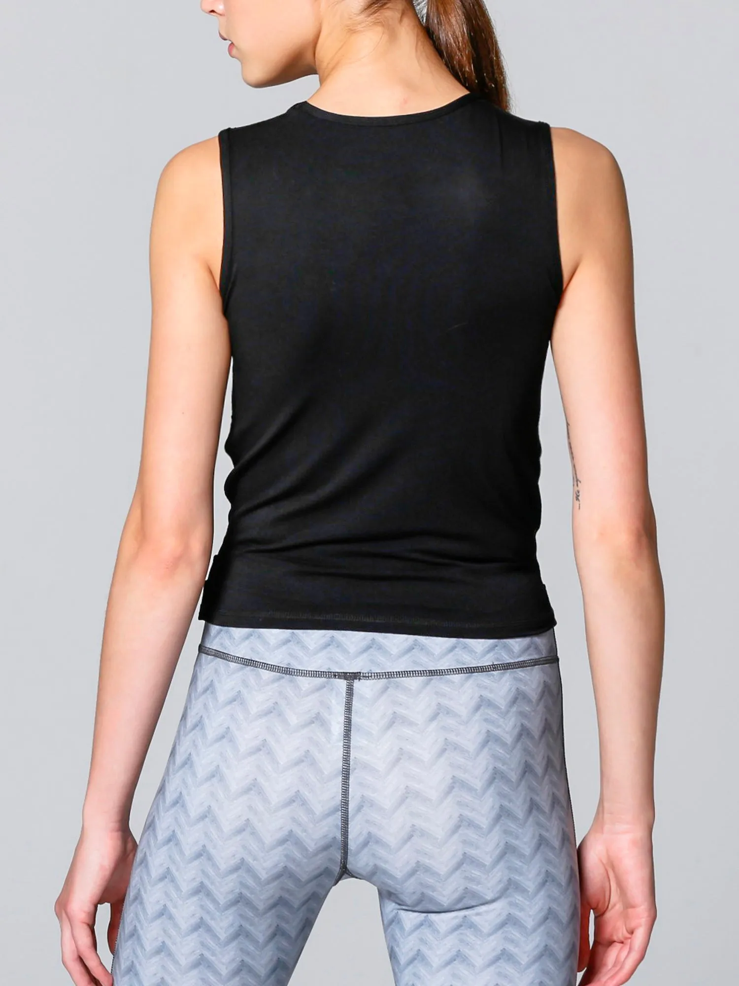 CROPPED MUSCLE TANK