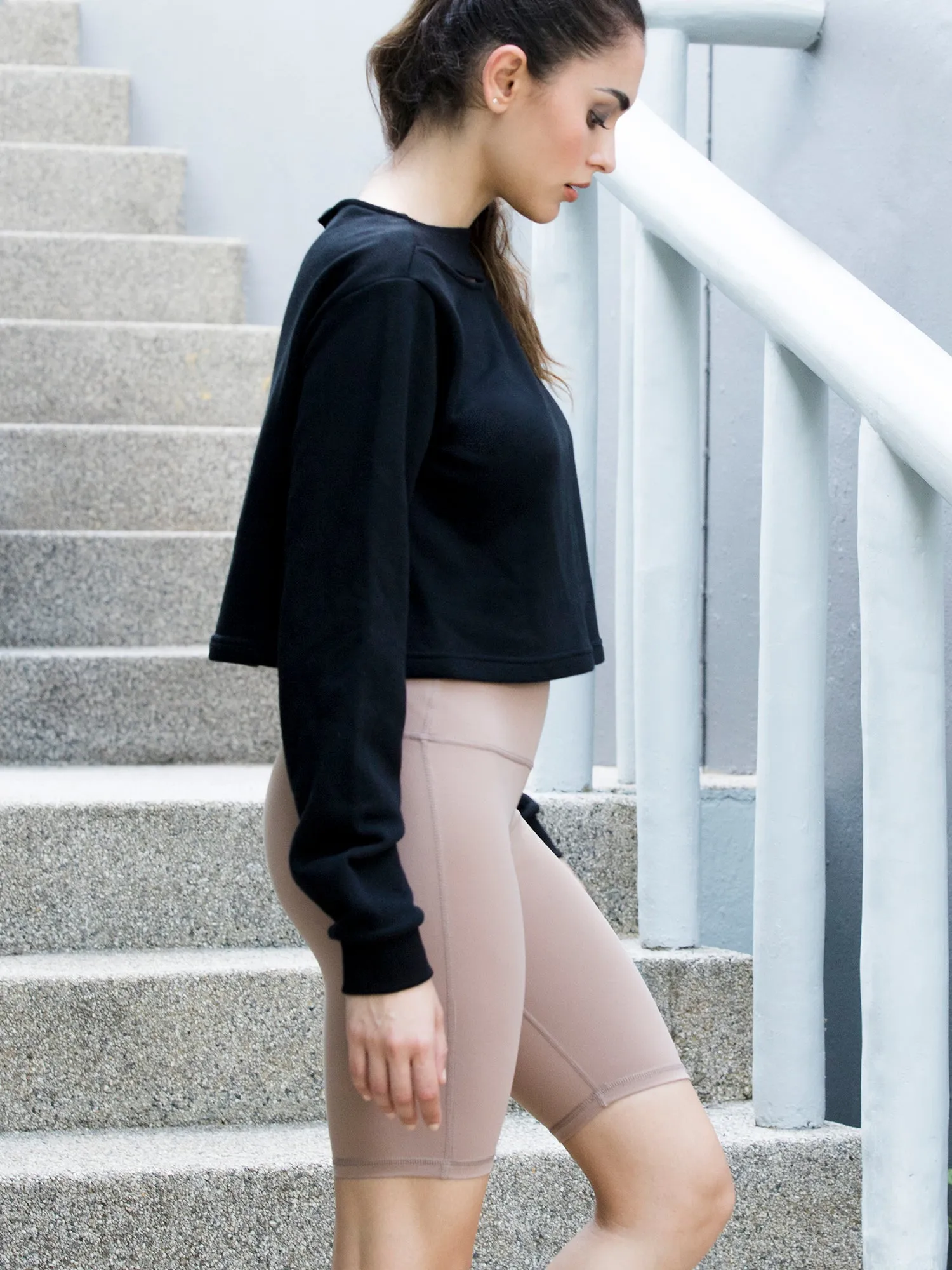 DETACHED COLLAR SWEATSHIRT